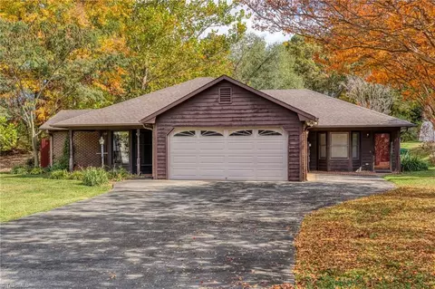 1105 Saskatoon Ln, Lewisville, NC 27023