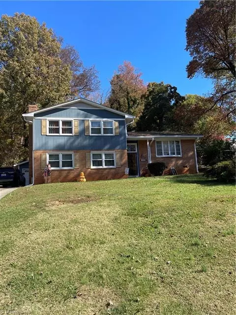 2204 Gracewood Dr, Greensboro, NC 27408