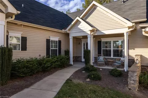 203 Hawks Nest Cir, Clemmons, NC 27012