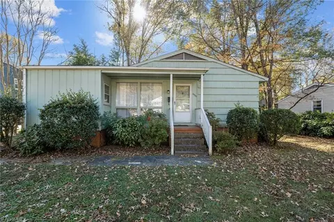 2507 Woodview Dr, Greensboro, NC 27408