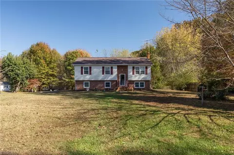 405 Hillcrest Dr, King, NC 27021