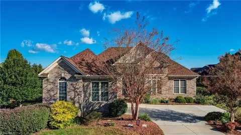 8 Wexford Cir, Thomasville, NC 27360