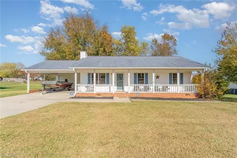 587 Lee Rd, Thomasville, NC 27360