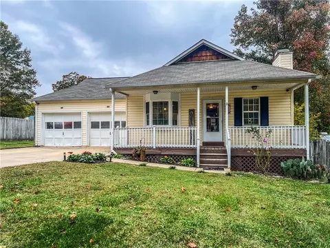 134 Meadow Wood Dr, Thomasville, NC 27360