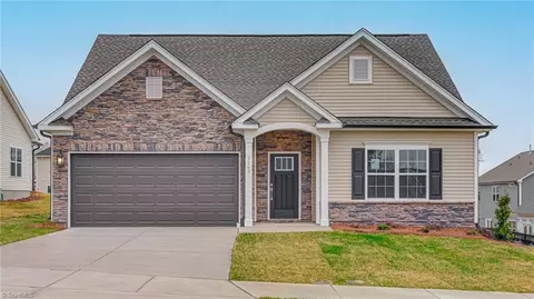 7269 Huntgate Dr, Kernersville, NC 27284