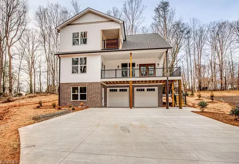 8106 Deverow Ct, Lewisville, NC 27023