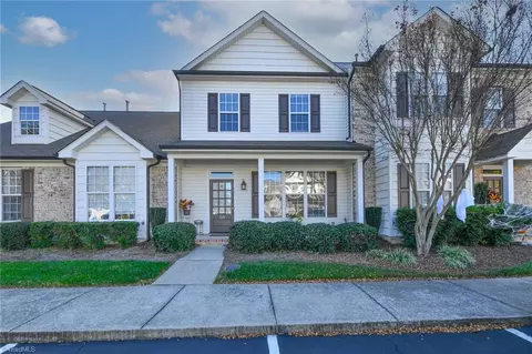 10 Viburnum Ln, Greensboro, NC 27455