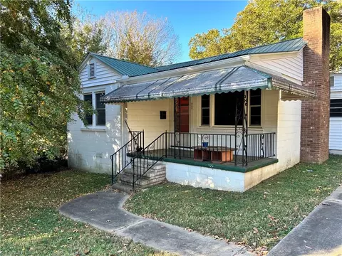 230 Burkewood Dr, Winston Salem, NC 27104
