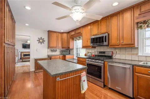 1012 Elk Pl, High Point, NC 27262 photo 9