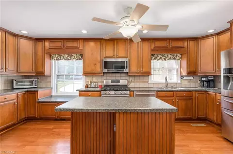 1012 Elk Pl, High Point, NC 27262 photo 7