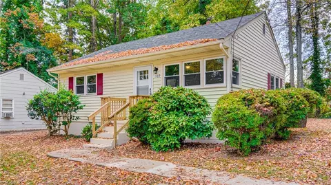 1109 Guyer St, High Point, NC 27262