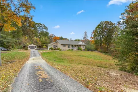 507 Paul Kennedy Rd, Thomasville, NC 27360