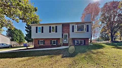 6336 Sullivantown Rd, Walkertown, NC 27051
