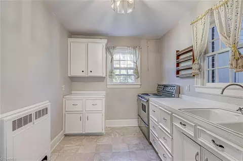 706 Brookside Dr, High Point, NC 27262 photo 11