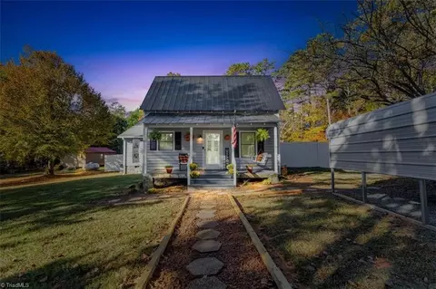 2406 Doul Mountain Rd, Asheboro, NC 27205
