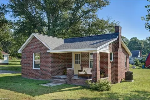 406 Henry St N, Stoneville, NC 27048
