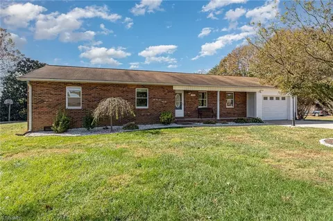 4104 Wickenham Rd, Walkertown, NC 27051
