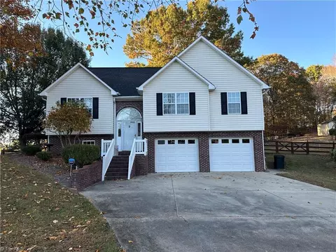 113 Creek Meadow Dr, Lexington, NC 27295