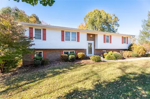 1405 Glen Oaks Rd, Clemmons, NC 27012
