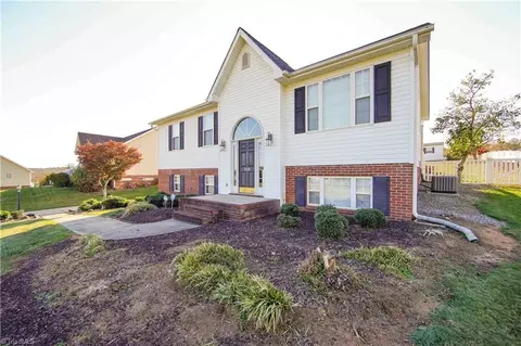 1110 Sterling Pointe Dr, King, NC 27021