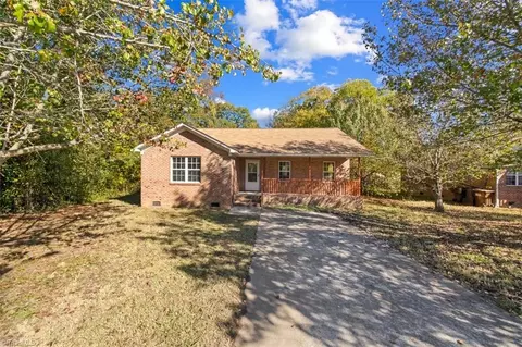 913 Sharon St, High Point, NC 27260