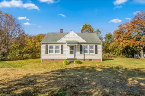 5185 Hoover Hill Rd, Trinity, NC 27370