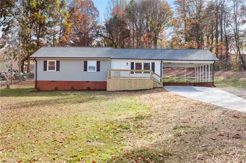 7351 Farmbrook Pl, Thomasville, NC 27360 photo 1