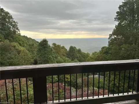 45 Villa Dr, Hillsville, VA 24343