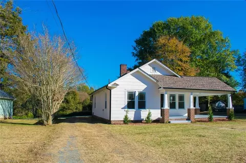 1216 Winfield Dr, Winston Salem, NC 27105