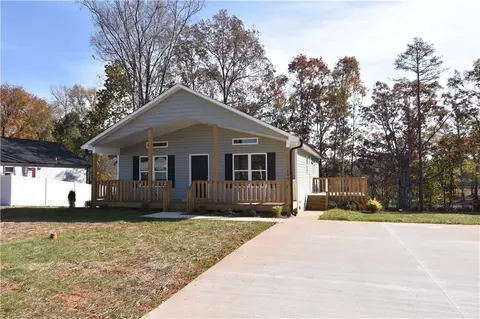 209 Bethlehem Ave, Thomasville, NC 27360