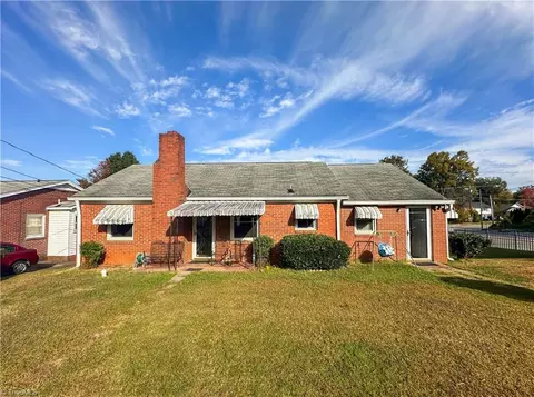 543 24 12 St W, Winston Salem, NC 27105