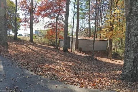 591 Vannoy Maxwell Rd, Purlear, NC 28665 photo 9