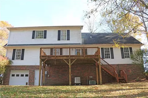 591 Vannoy Maxwell Rd, Purlear, NC 28665 photo 4