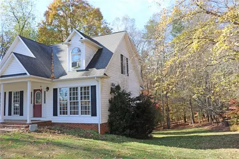 591 Vannoy Maxwell Rd, Purlear, NC 28665 photo 6