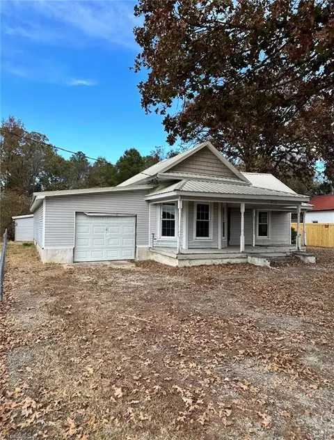 1068 Johnsontown Rd, Thomasville, NC 27360