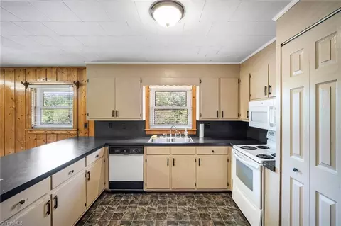 7 13th Ave E, Lexington, NC 27292 photo 4