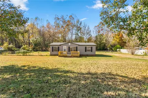5211 Prudencia Dr, Mcleansville, NC 27301