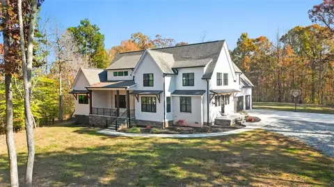 5048 Crackling Woods Ln, Randleman, NC 27317
