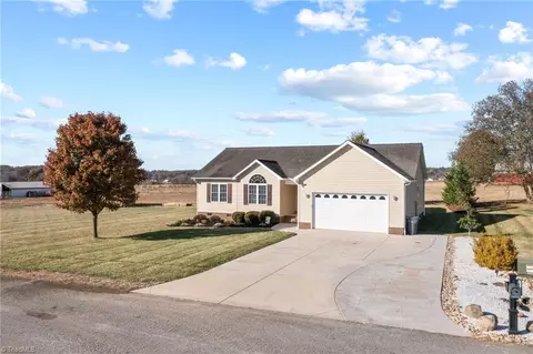 119 Edinburgh Ct W, Statesville, NC 28625