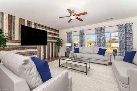 3147 York Place Dr, Walkertown, NC 27051