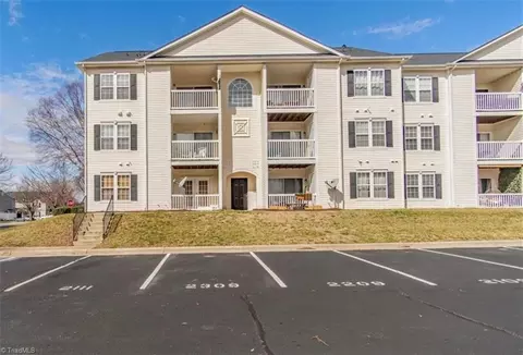 2311 Lambeth Farm Ln, Kernersville, NC 27284