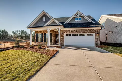 128 Castle Pond Dr, Winston Salem, NC 27107