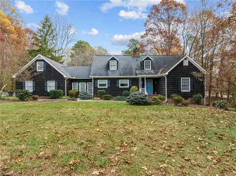 1214 Foxfire Dr, Greensboro, NC 27410