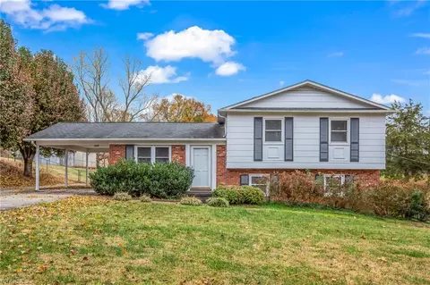 1608 Banbridge Rd, Kernersville, NC 27284