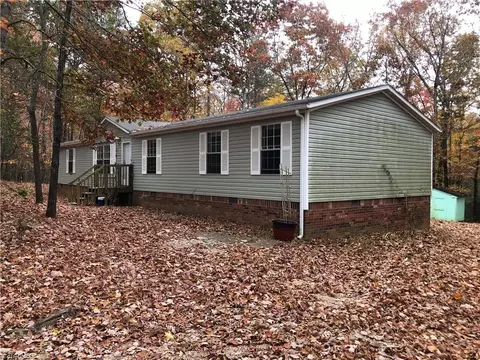 308 Wolf Creek Ln, Ararat, VA 24053
