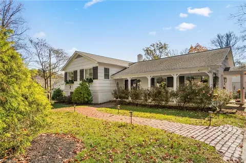 3809 Dogwood Dr, Greensboro, NC 27403