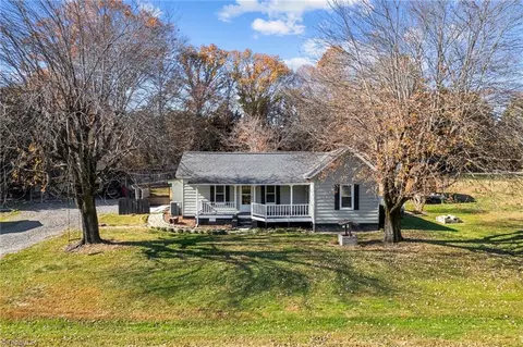 108 Cooing Dove Ln, Mount Airy, NC 27030