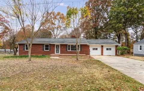 4614 Oak Ridge Dr, Winston Salem, NC 27105