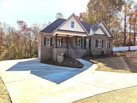 168 Glen Brooke Ln, King, NC 27021