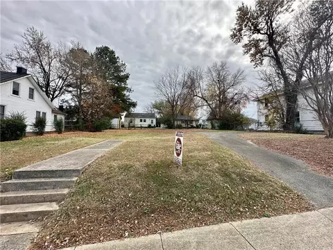 807 Lindsey St, Reidsville, NC 27320